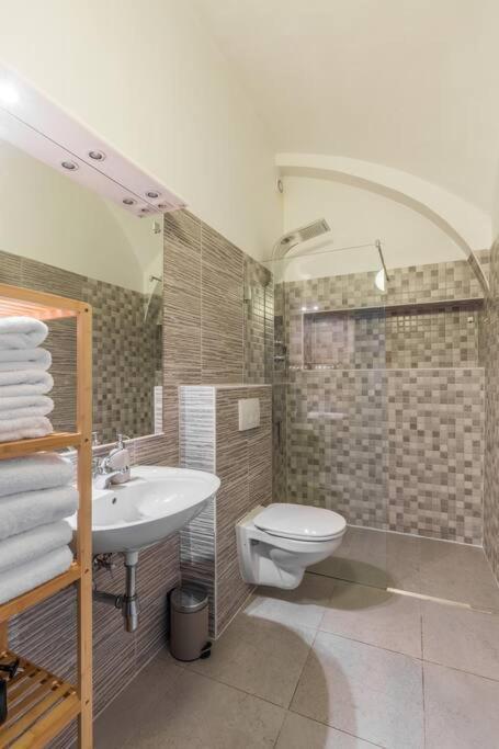 Apartament Free Parking I 500 Mbit Wifi I Kingsize Bed Wiedeń Zewnętrze zdjęcie